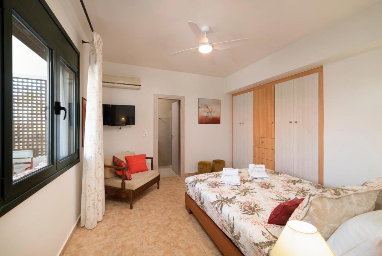 Paradisos Luxury Villas Next To Beach Koutsouras Bagian luar foto
