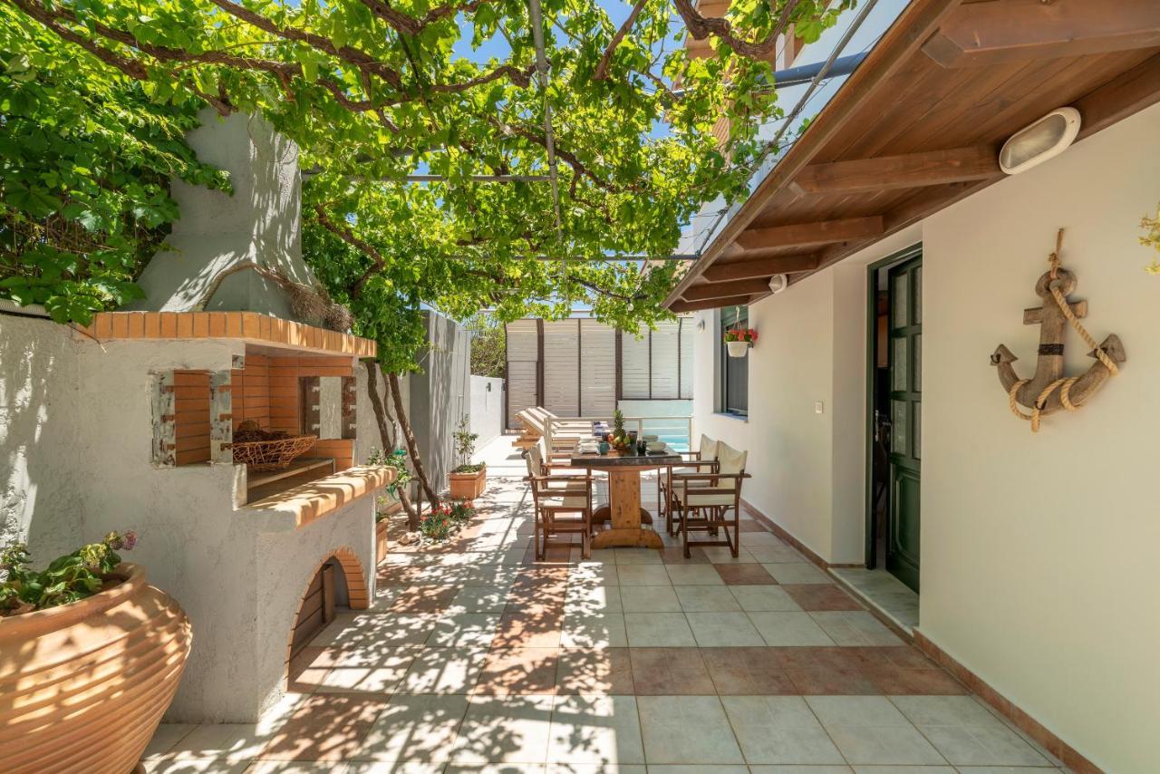 Paradisos Luxury Villas Next To Beach Koutsouras Bagian luar foto