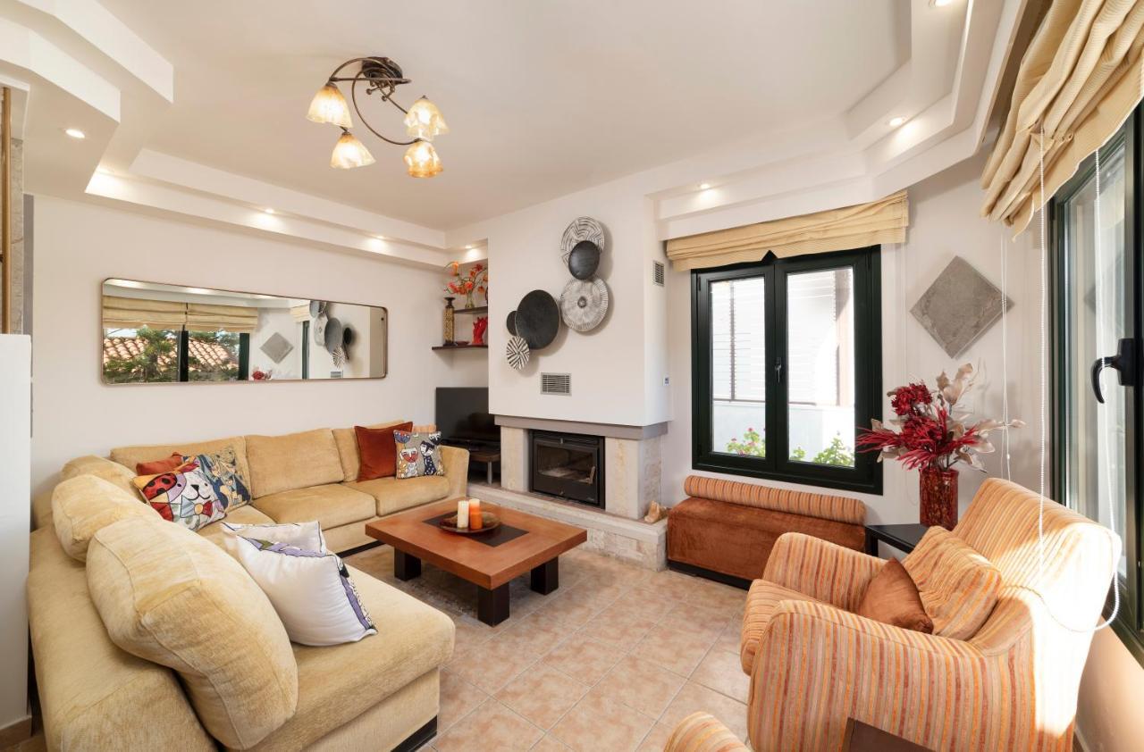 Paradisos Luxury Villas Next To Beach Koutsouras Bagian luar foto